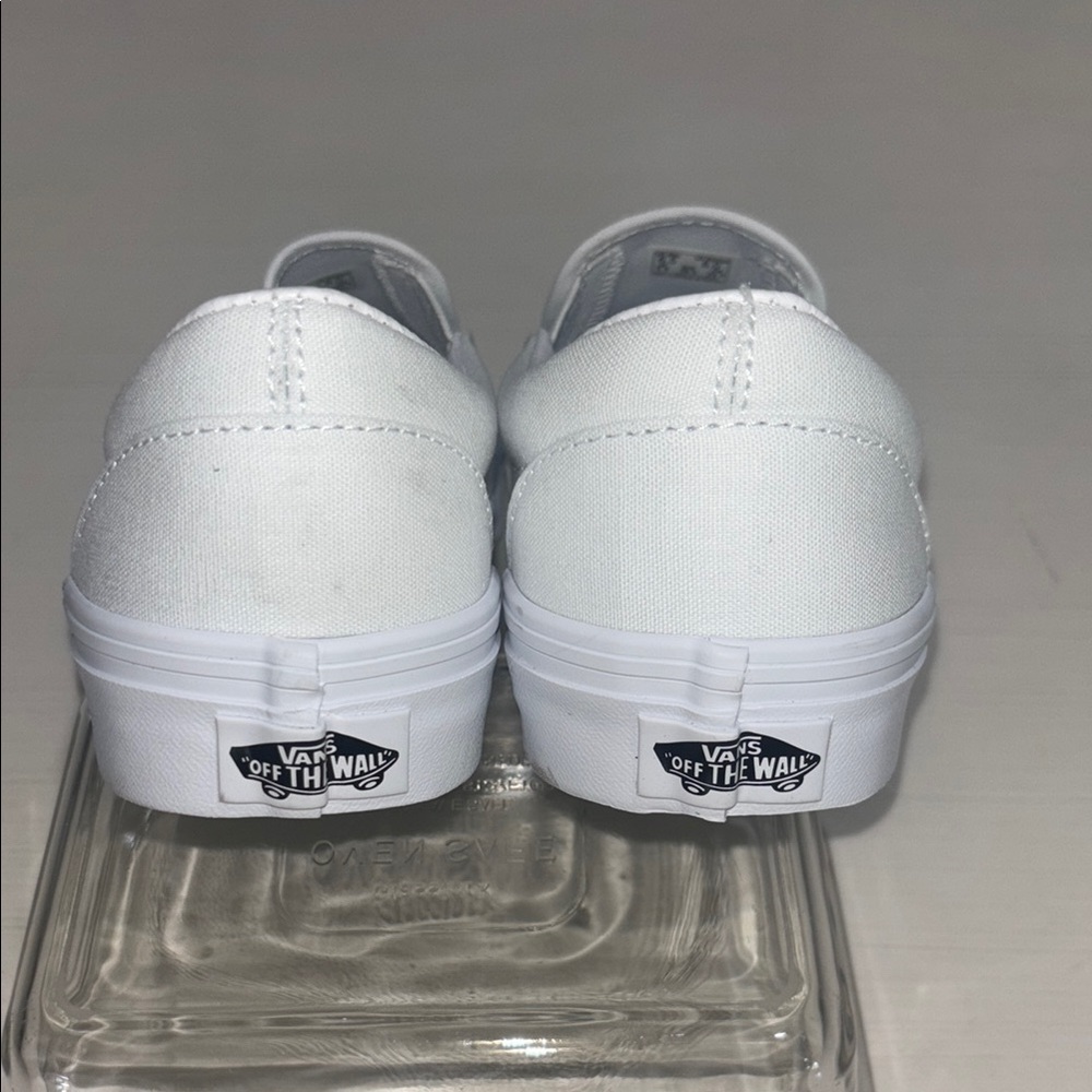 NWOT Vans White Classic Slip-On sneakers. Men's 6.5, Women's 8. Timeless style! - Picture 5 of 8